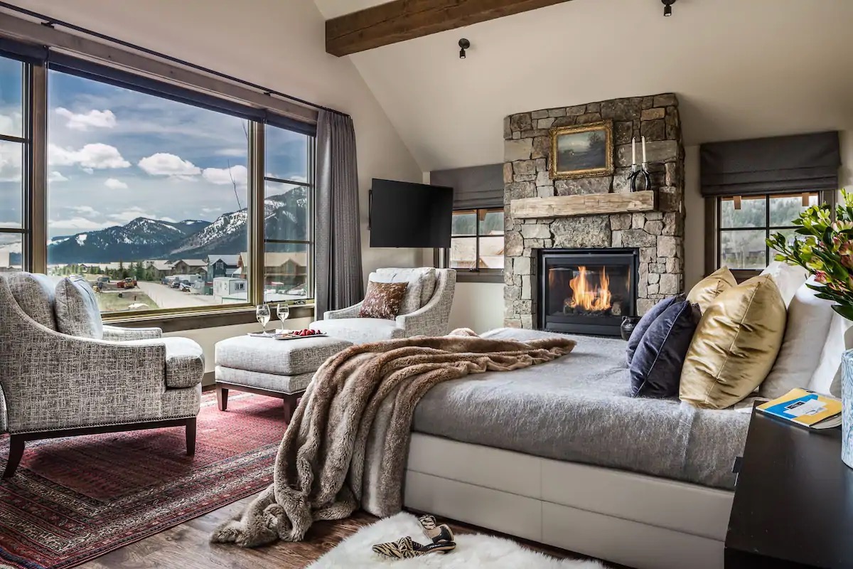 living room of best airbnbs in jackson